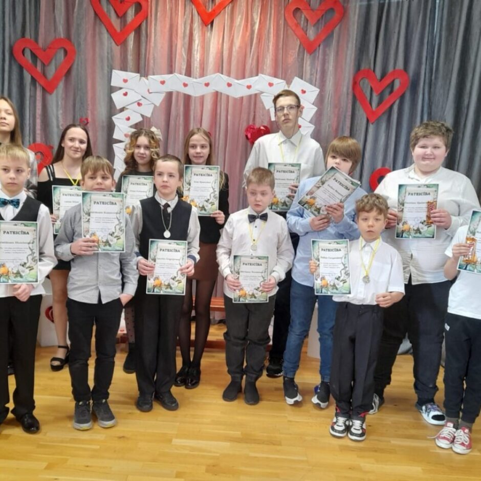 Skolēni konkursa dalībnieki