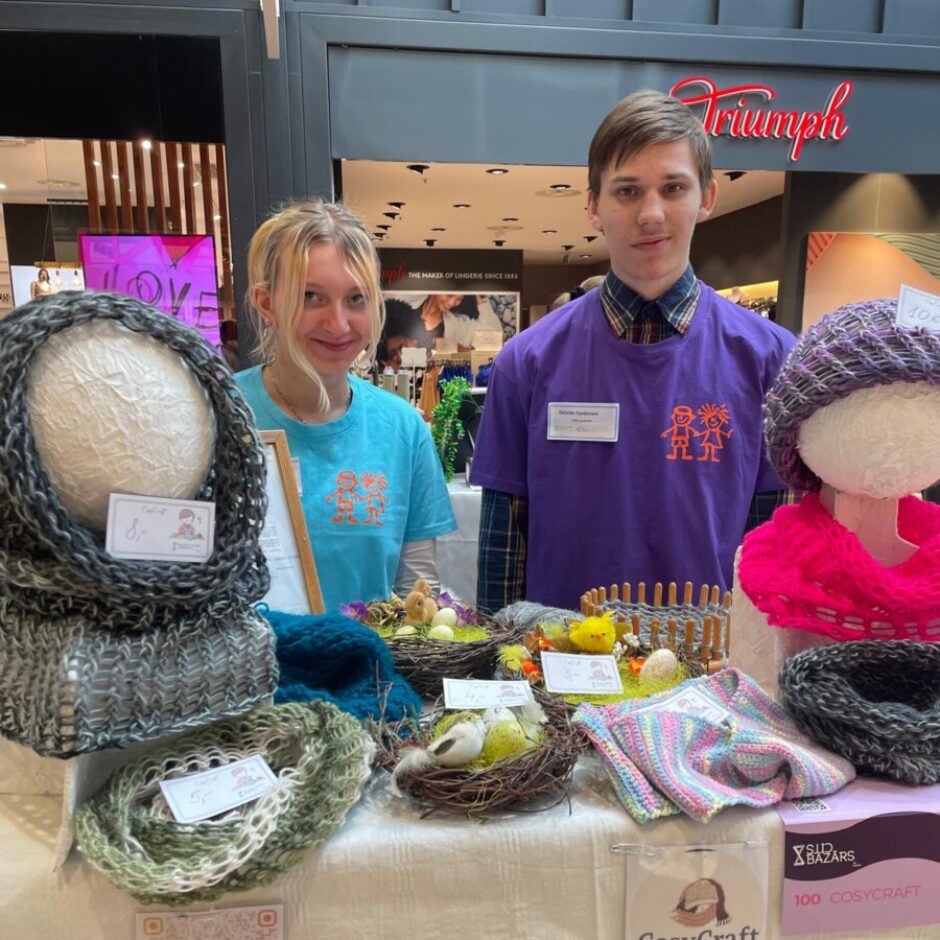 Skolēni SMU tirdziņā