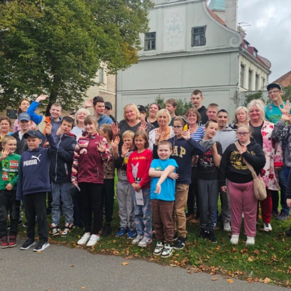 Skolēnu grupas foto