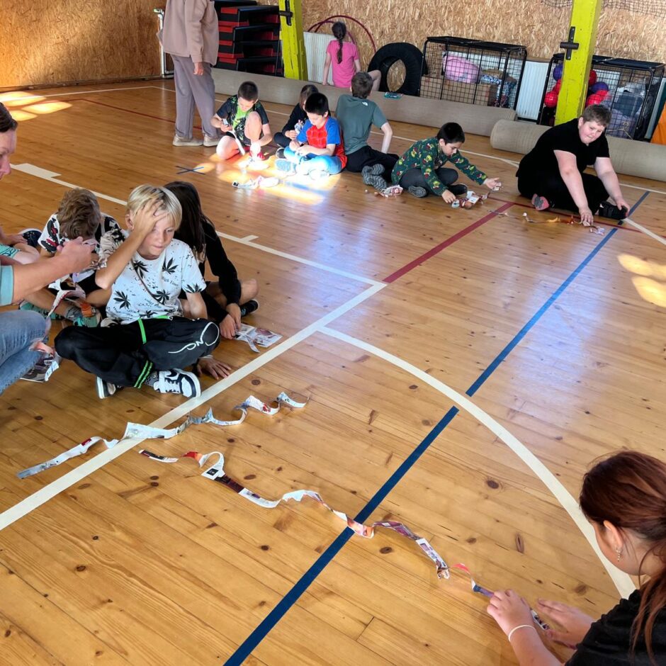 Skolēni piedalās sporta aktivitātēs