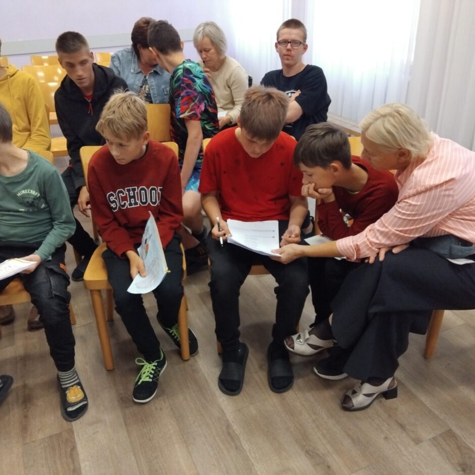 Skolēni atbild uz jautājumiem