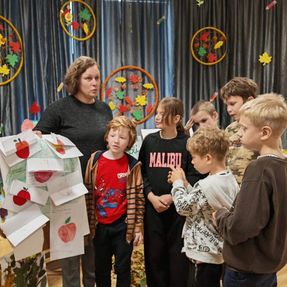 Skolēni prezentē savu darbu