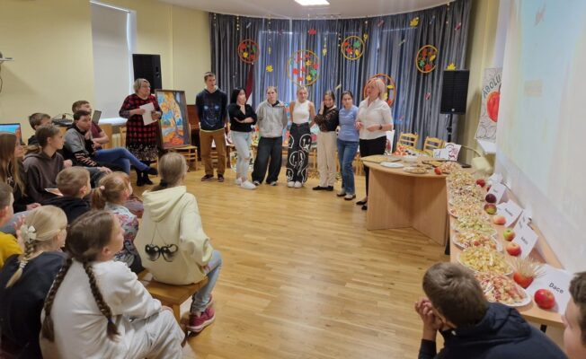 Skolēni prezentē savu darbu