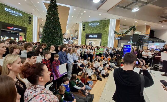 Visi pasākuma dalībnieki zālē