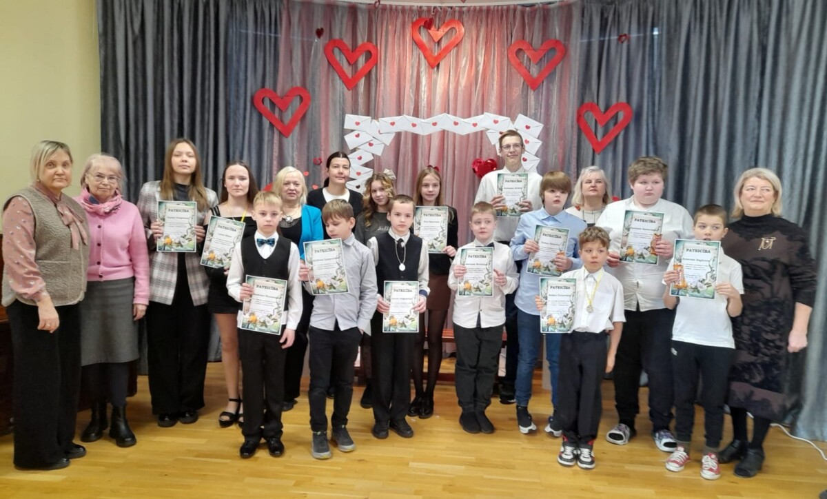 Visi konkursa dalībnieki un skolotāji