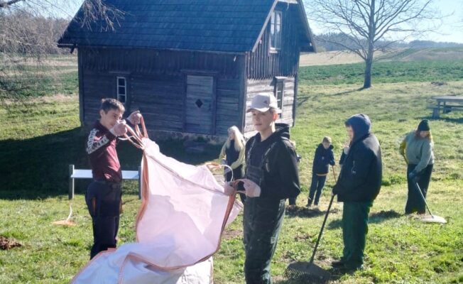 Skolēni talko