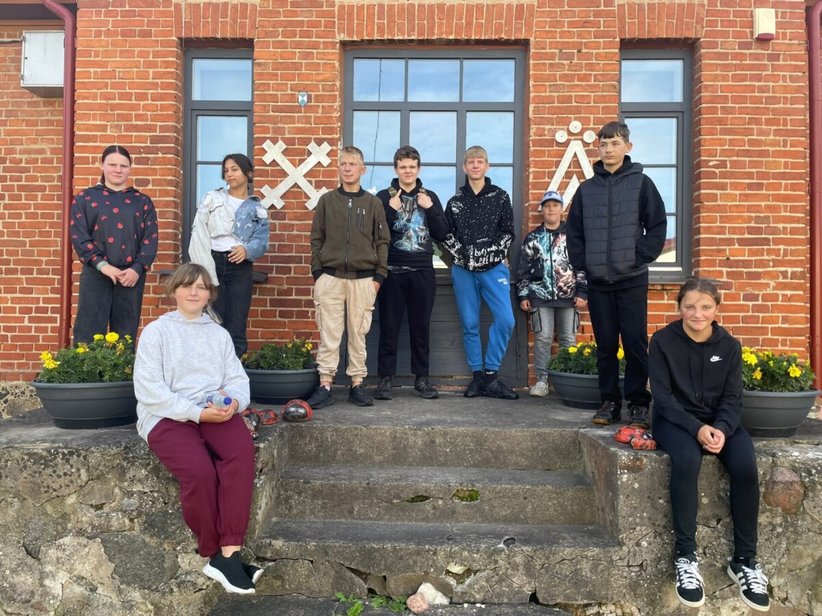 Skolēnu grupas foto
